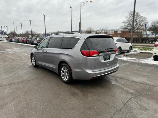 Billet Silver Metallic Clearcoat 2018 Chrysler Pacifica Limited