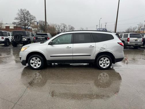 2017 Chevrolet Traverse LS
