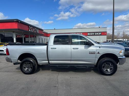 Bright Silver Metallic Clearcoat 2017 RAM 2500 SLT Crew Cab 4x4 6'4' Box