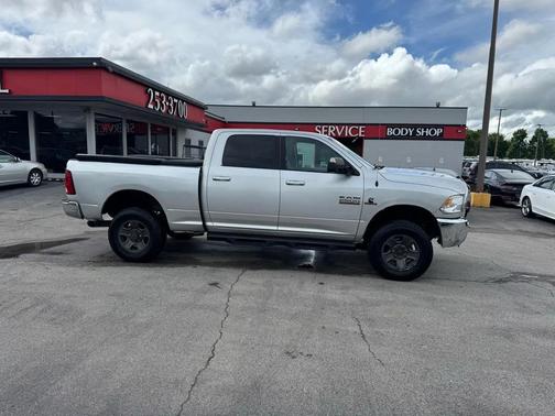 Bright Silver Metallic Clearcoat 2017 RAM 2500 SLT Crew Cab 4x4 6'4' Box