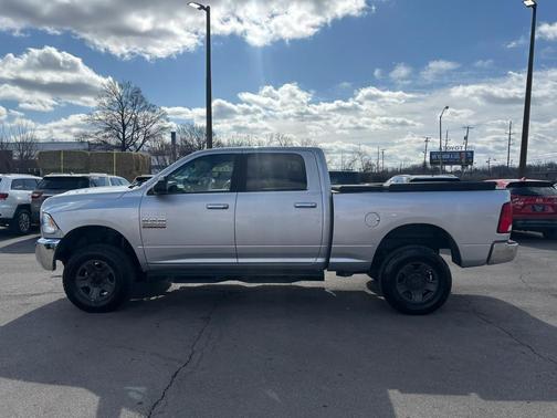 Bright Silver Metallic Clearcoat 2017 RAM 2500 SLT Crew Cab 4x4 6'4' Box