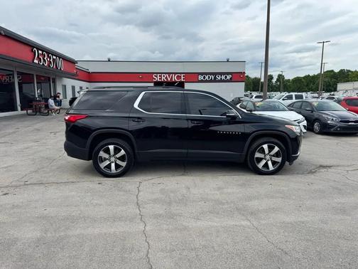 Mosaic Black Metallic 2020 Chevrolet Traverse LT Leather