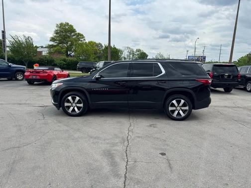 Mosaic Black Metallic 2020 Chevrolet Traverse LT Leather