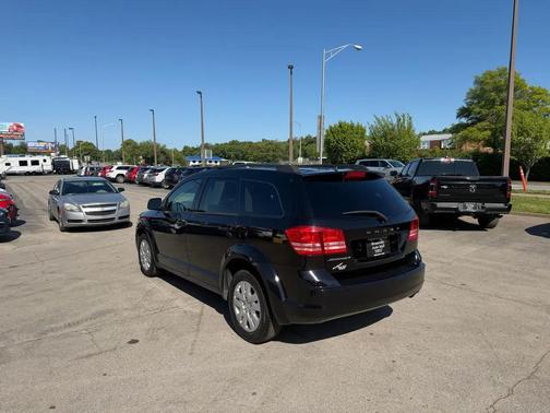 Pitch Black Clearcoat 2019 Dodge Journey SE