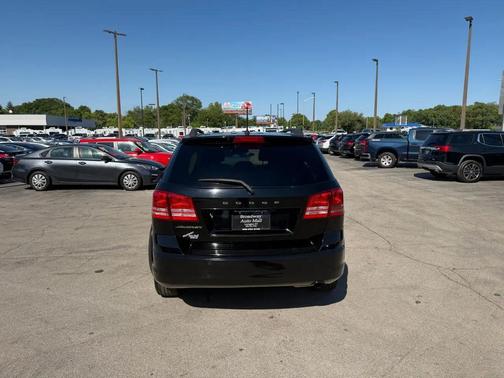 Pitch Black Clearcoat 2019 Dodge Journey SE
