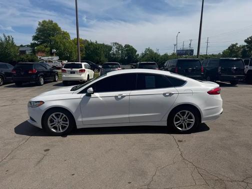 White 2018 Ford Fusion SE
