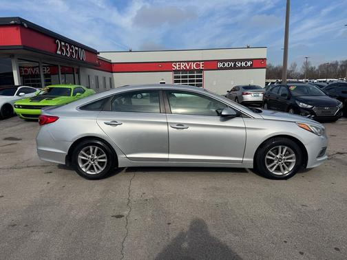 2016 Hyundai SONATA SE
