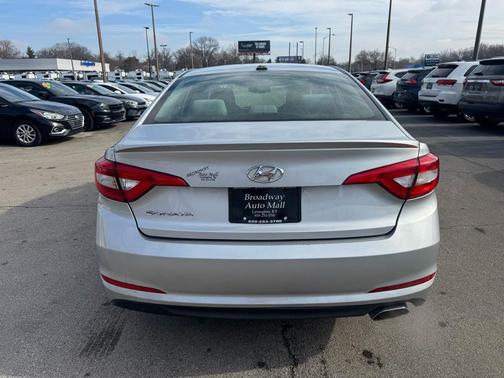 2016 Hyundai SONATA SE