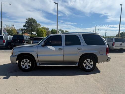 2005 Cadillac Escalade Base