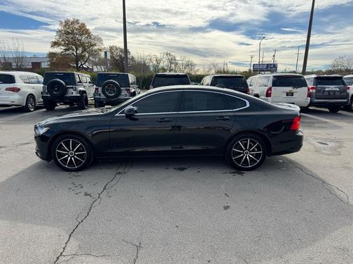 2017 Volvo S90 T6 Momentum