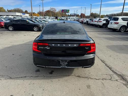 2017 Volvo S90 T6 Momentum