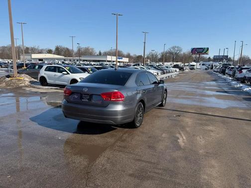 Platinum Gray Metallic 2013 Volkswagen Passat 2.5 S