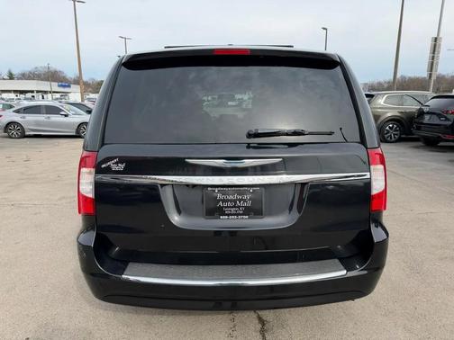 2016 Chrysler Town & Country Touring