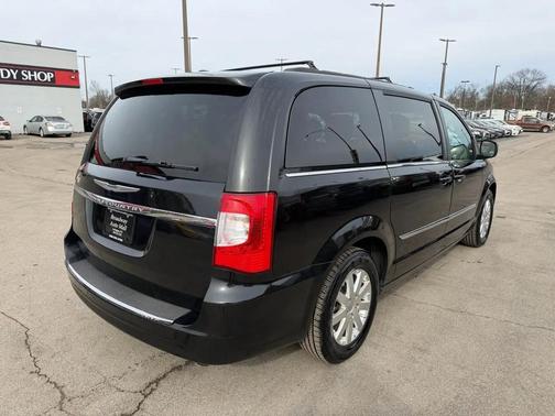 2016 Chrysler Town & Country Touring