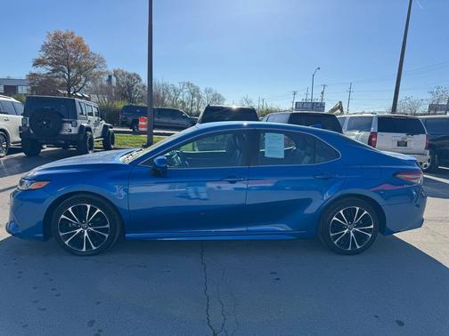 2019 Toyota Camry SE