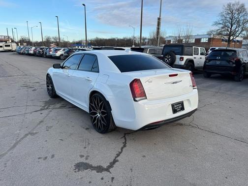 2018 Chrysler 300 S