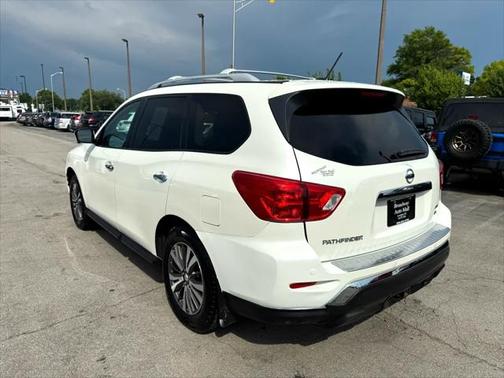 2017 Nissan Pathfinder SL