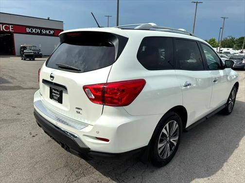 2017 Nissan Pathfinder SL