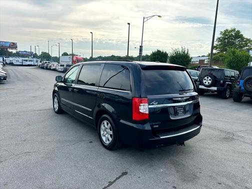 2011 Chrysler Town & Country Touring