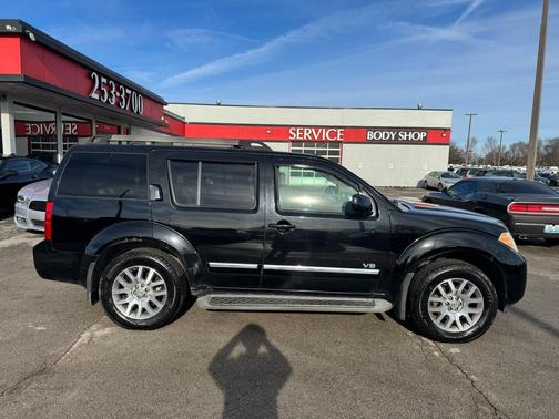 2008 Nissan Pathfinder LE