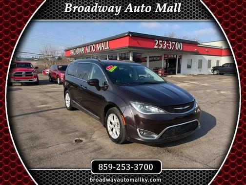 2017 Chrysler Pacifica Touring-L