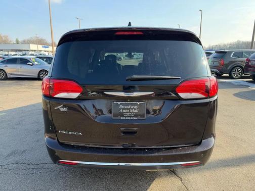 2017 Chrysler Pacifica Touring-L