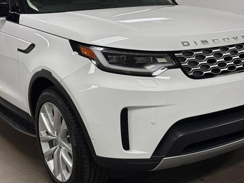 2024 Land Rover Discovery P300 S