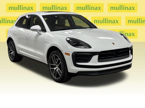 White 2024 Porsche Macan Base