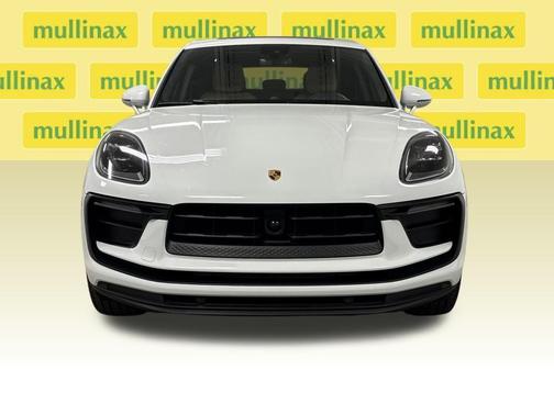 White 2024 Porsche Macan Base