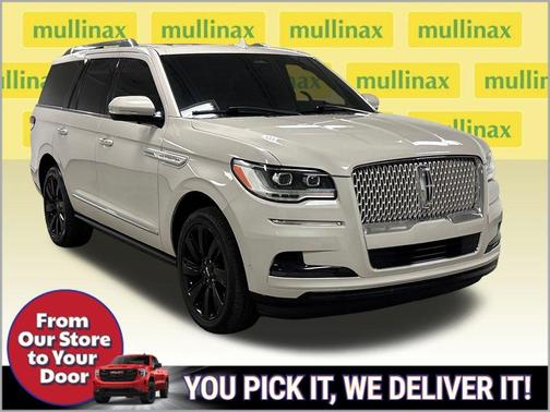 Pearl Metallic 2022 Lincoln Navigator Reserve