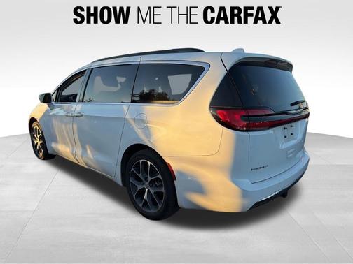 2022 Chrysler Pacifica Touring-L