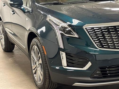 Emerald 2026 Cadillac XT5 Premium Luxury