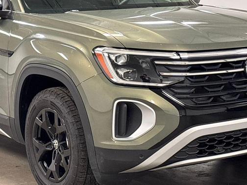 2024 Volkswagen Atlas 2.0T Peak Edition SE w/Technology