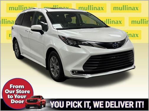 Pearl 2024 Toyota Sienna XLE