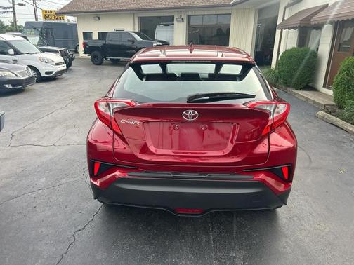 Maroon 2018 Toyota C-HR XLE FWD (Natl)