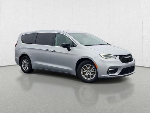 Silver Mist Clearcoat 2024 Chrysler Pacifica Touring L
