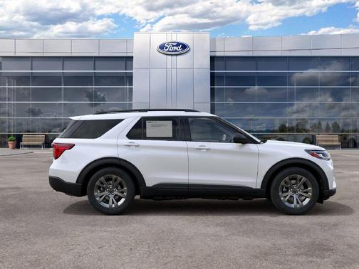 White Metallic 2027 Ford Explorer