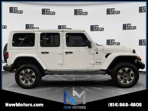 Bright White Clearcoat 2023 Jeep Wrangler Sahara