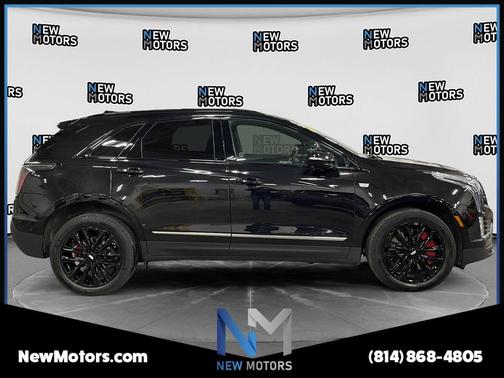 Black Metallic 2022 Cadillac XT5 Sport