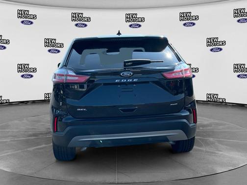 Black Metallic 2024 Ford Edge SEL