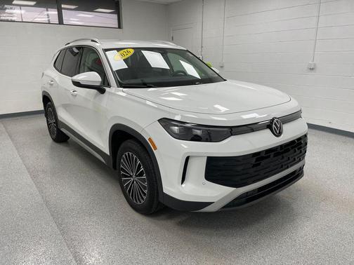 Pure White 2026 Volkswagen Tiguan 2.0T S