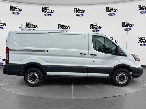 Oxford White 2017 Ford Transit-250 Base