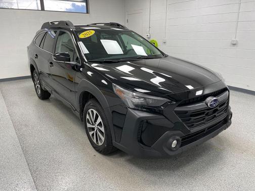 Crystal Black Silica 2025 Subaru Outback Premium