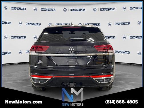 Deep Black Pearl Effect 2023 Volkswagen Atlas Cross Sport 3.6L V6 SEL Premium R-Line