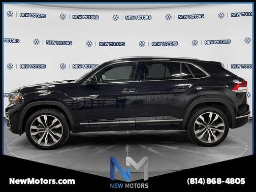 Deep Black Pearl Effect 2023 Volkswagen Atlas Cross Sport 3.6L V6 SEL Premium R-Line