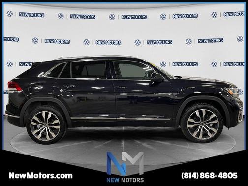 Deep Black Pearl Effect 2023 Volkswagen Atlas Cross Sport 3.6L V6 SEL Premium R-Line