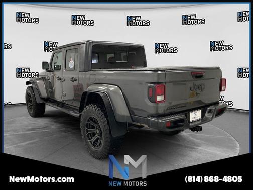 Crystal Metallic 2023 Jeep Gladiator Sport