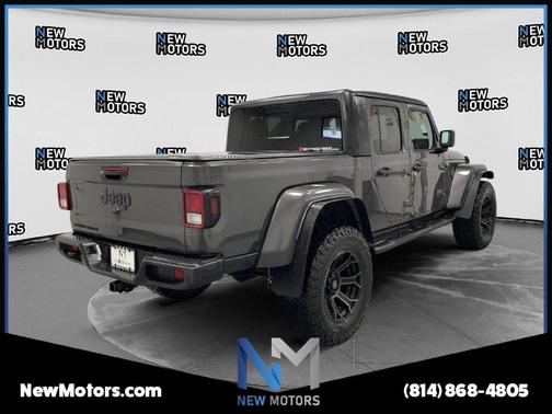 Crystal Metallic 2023 Jeep Gladiator Sport