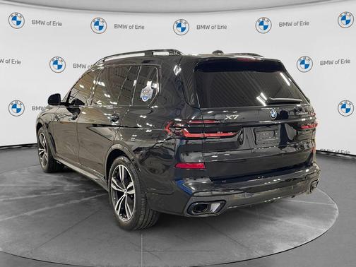 Black Sapphire Metallic 2025 BMW X7 xDrive40i