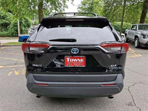 2022 Toyota RAV4 Hybrid XLE